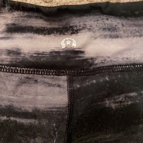 Lululemon Leggings in Size 6 - Picture 3 of 4